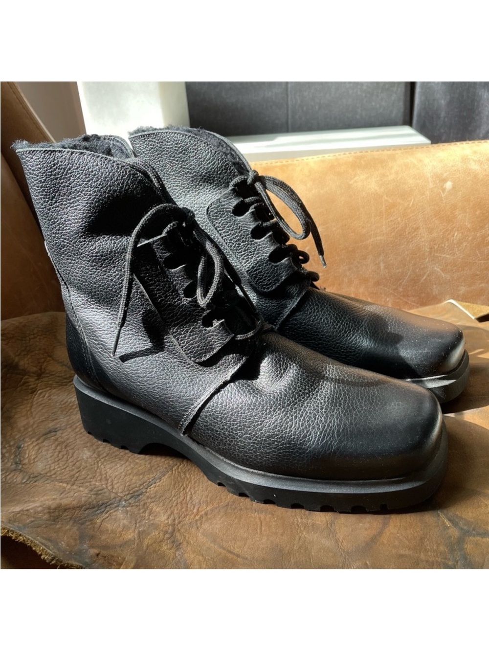 La Canadienne black leather square toe fur lined boots winter fall cozy vintage